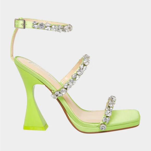 BETSEY JOHNSON CITRON GREEN HEELS 💚 - Picture 2 of 10
